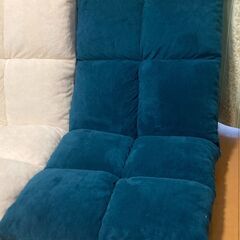 アイリスプラザ 座椅子 青、白２色のセット（取りに来ていただける方）の画像