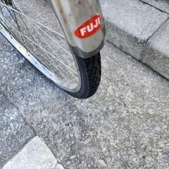 ママチャリ　２７インチ　フジ自転車　３変速　カゴ　自動ライト　カギ　付き　シルバー　配達可能の画像