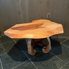 木製テーブル