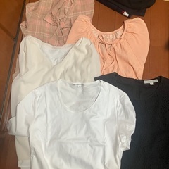 ブラウス5着、パーカー1着、ジャージ1着