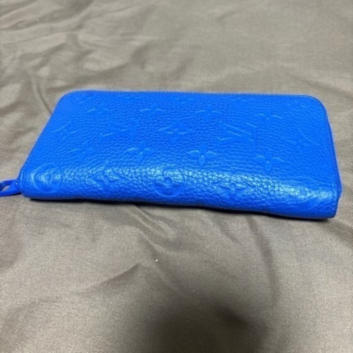 ルイヴィトン　ジッピーウォレット ヴェルティカル ネオンブルー