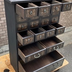 逸品 李朝家具 薬箪笥 25杯 小引き出し 抽斗 薬棚 ヤクジャン 収納棚 チェスト 整理 収納 古道具 骨董 店舗什器 アトリエ の画像