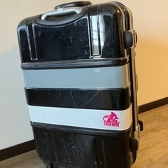 キャスター壊れたキャリーケースの画像