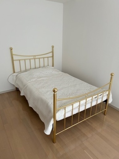 【交渉中】セミダブルベッド ゴールドパイプ