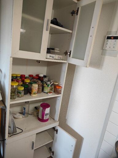 食器棚、キッチン収納 Kitchen shelves. 2. Both are in  Very good condition