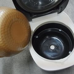 【21】東芝　真空IHジャー炊飯器　RC-10VRP　鍛造かまど銅釜　5.5合炊き　1.0L　ホワイト　2020年製の画像