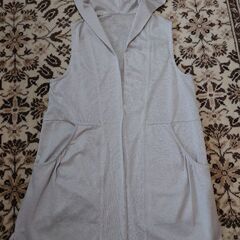 フード付きベスト　色ホワイトグレー