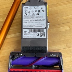 激安　純正　ダイソン　Cyclone V10 Fluffy (SV12 FF LF) 本体+ヘッド の画像