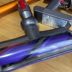 激安　純正　ダイソン　Cyclone V10 Fluffy (SV12 FF LF) 本体+ヘッド の画像