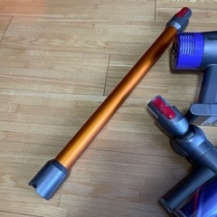 激安　純正　ダイソン　Cyclone V10 Fluffy (SV12 FF LF) 本体+ヘッド の画像