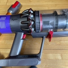 激安　純正　ダイソン　Cyclone V10 Fluffy (SV12 FF LF) 本体+ヘッド の画像