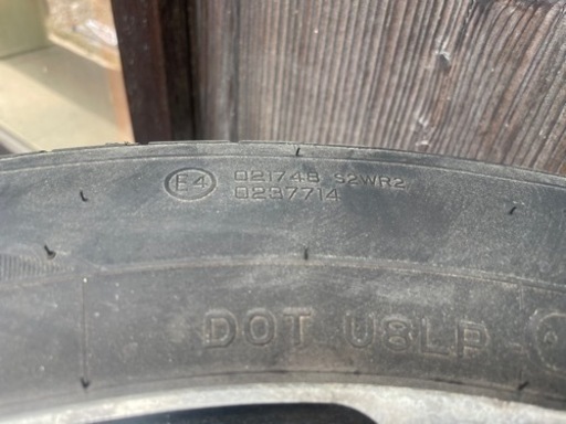 車のパーツ タイヤ、ホイール