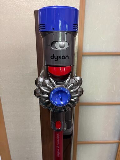 ダイソン掃除機　V8　スタンド付き