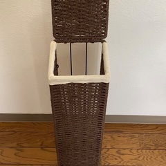 【美品】トイレットペーパー収納　ストッカー　6ロール収納　ブラウン　紐の編み込み　蓋付きの画像