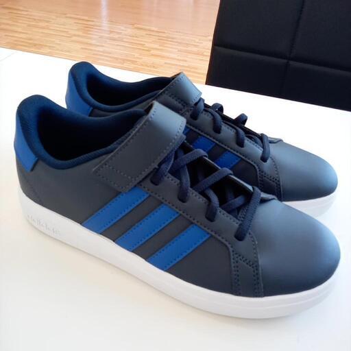 ★ジモティー割あり★adidasスニーカー　YJ2581