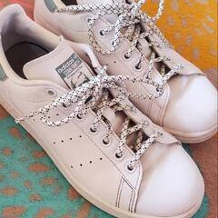 adidas　スニーカー