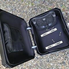 トップケースと盗難防止ワイヤーロックの画像