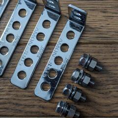 部品まとめ売り☆エーモン工業　S913　取付金具　4本セット　おまけつき　※在庫38本あります。の画像