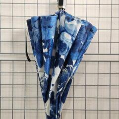 ★ 美品❗【シンクビー】晴雨兼用  折りたたみ傘 ［ブルーローズ］【定価7,900円/現行品】北九州店舗店頭販売のみの画像