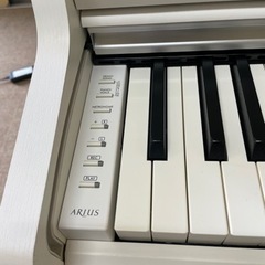 ヤマハ YDP-165WH  2022年 ARIUS ホワイトウッド調　椅子付きの画像