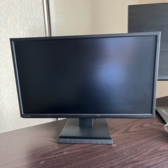 パソコンデスクとパソコンモニター