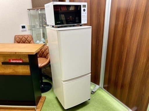 2021年製【2点セット/三菱 冷蔵庫 146L MR-P15G-W/SHARP 電子レンジ RE-SS7A】