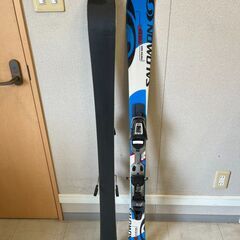 SALOMONスキー  板とストックのセット販売です。