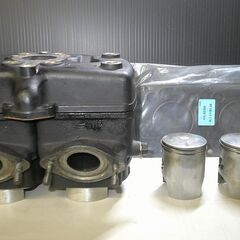 ヤマハ　RZ250（4L3）シリンダー、ヘッドカバー、ピストンの画像