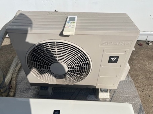 SHARP シャープ　4.0kw 14畳　2016年
