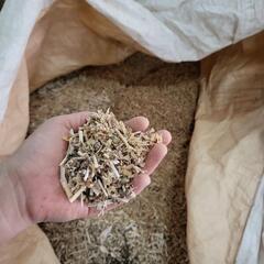 木くず大量(草おさえなどにいかがですか)の画像