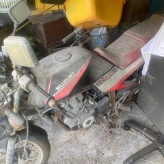 スズキ・250です・バイクです。不動車です。書類が出てきたので・...
