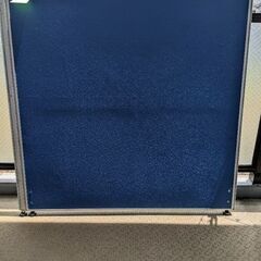 パーテーション。　青色　ブルー　定価六万しました。