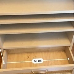 本棚もしくは棚の画像