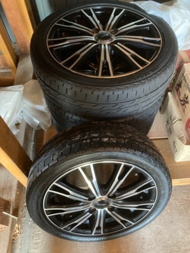 車のパーツ タイヤ、ホイール