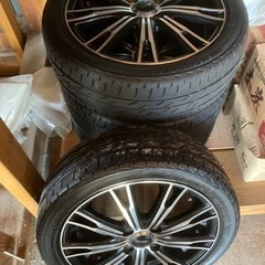 車のパーツ タイヤ、ホイール