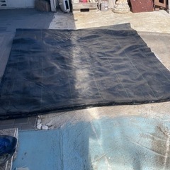 除草シート 200cm幅 長さ14m80cm 破れあり。の画像