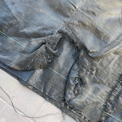 除草シート 200cm幅 長さ14m80cm 破れあり。の画像