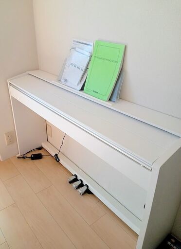 電子ピアノ　カシオ　PX770　ホワイト　21年製