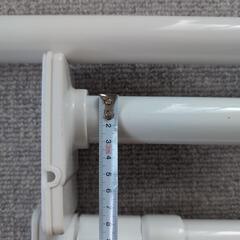 生活雑貨　突っ張り棒複数本の画像