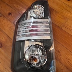 VOXY ZRR70 テールレンズ左