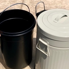 フットペダル式蓋付きゴミ箱の画像