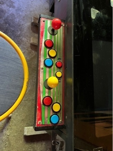 アーケードゲームの筐体（ジャンク）