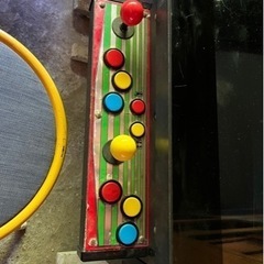 アーケードゲームの筐体（ジャンク）の画像