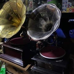 蓄音機、ラッパ型蓄音機、レコードプレーヤー、SPレコードの画像