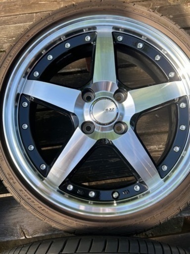 車のパーツ タイヤ、ホイール