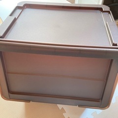 収納ケース （希望があれば、角の割れありの同商品をもう一つお渡し可）