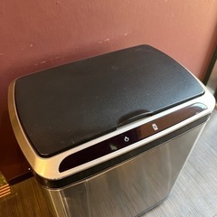 引取の方が決まりました　美品 ステンレス製 自動開閉式　ゴミ箱  事務所使用の画像