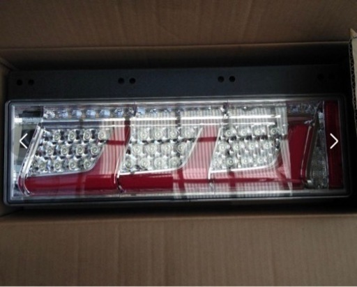 「値下げしました」トラック新品 小糸　LED テールランプ　3連　右