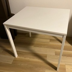 IKEAダイニングテーブル