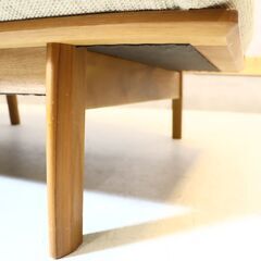 karimoku(カリモク家具)のWG3003 ウォールナット材 3人掛けソファ/ヘッドレスト付です。シンプルな北欧スタイルのトリプルソファは和モダンテイストにもおススメ♪カバーリングタイプの画像